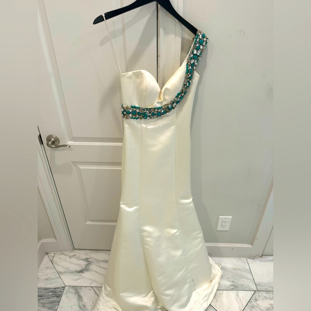 ASHLEY LAUREN GOWN